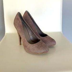 Used women’s shoe